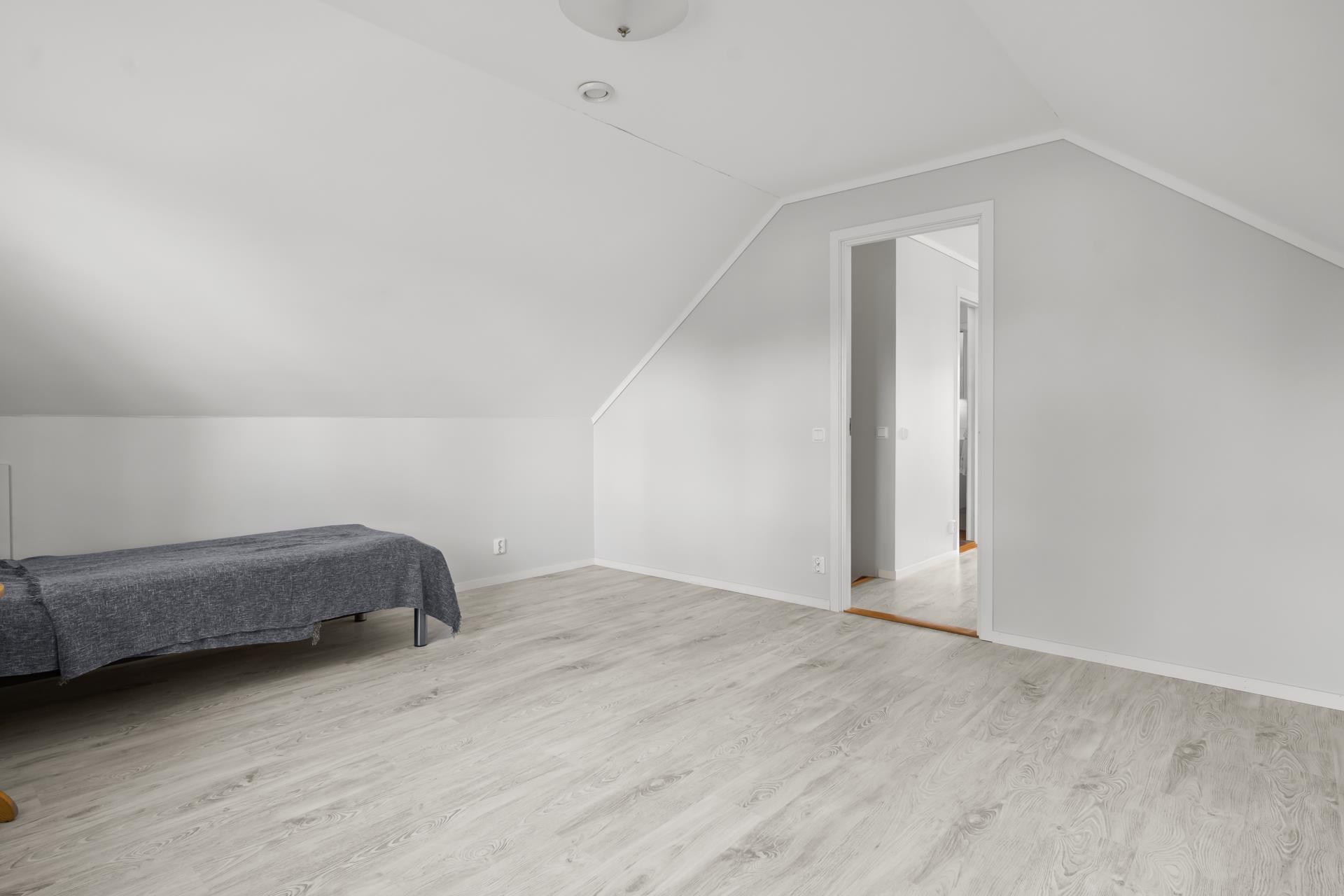 Välkommen till Krokforsvägen – ett hem med lugn, rymd och lantlig charm!