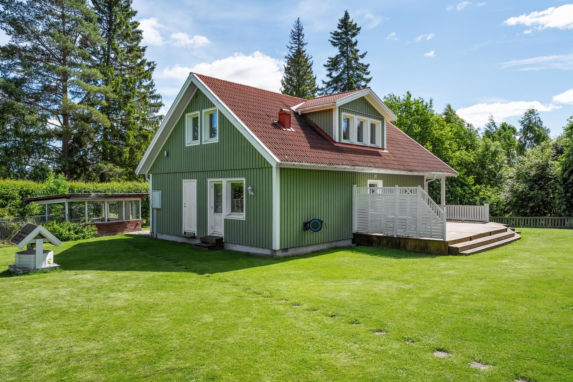 Välkommen till Krokforsvägen – ett hem med lugn, rymd och lantlig charm!