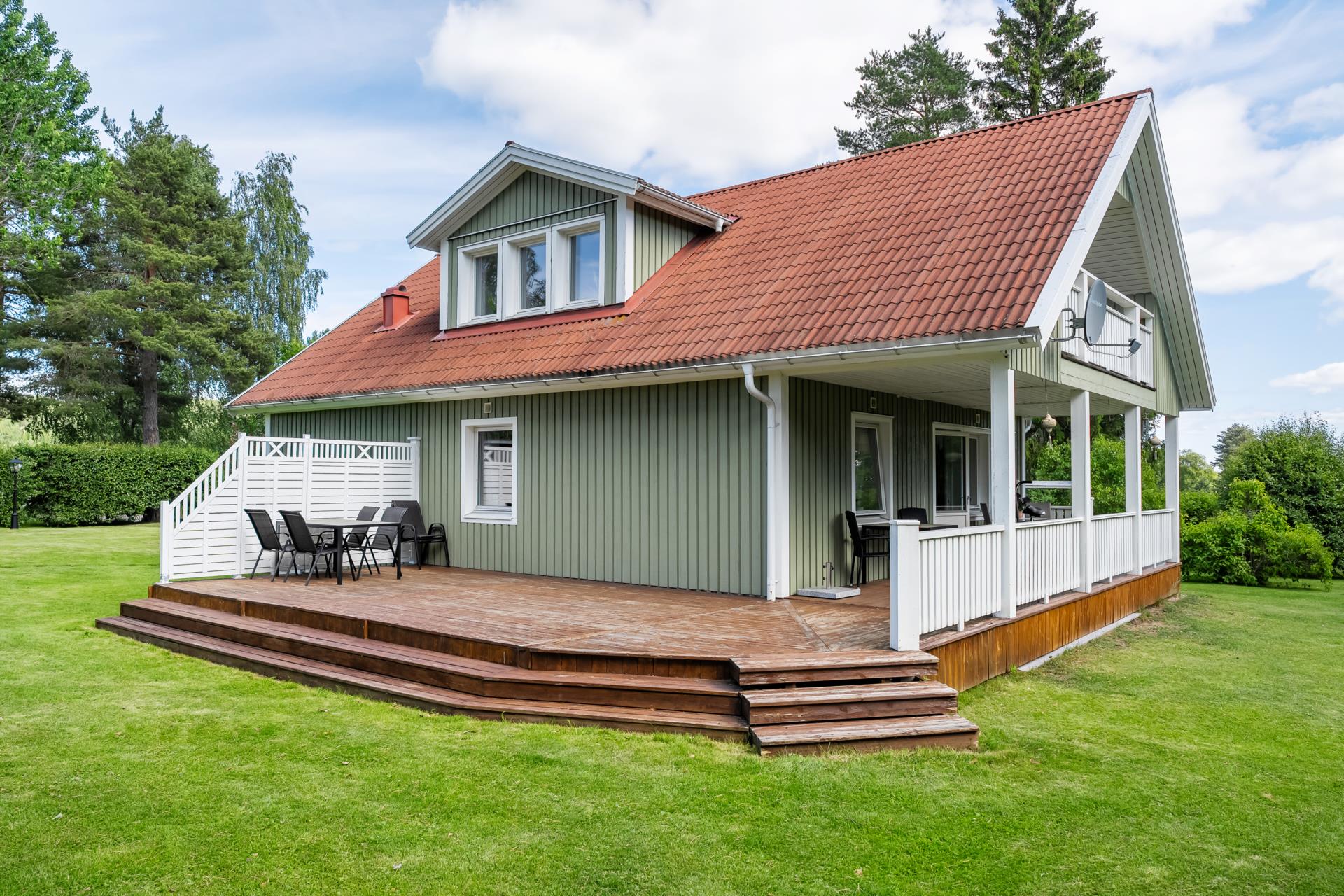 Välkommen till Krokforsvägen – ett hem med lugn, rymd och lantlig charm!