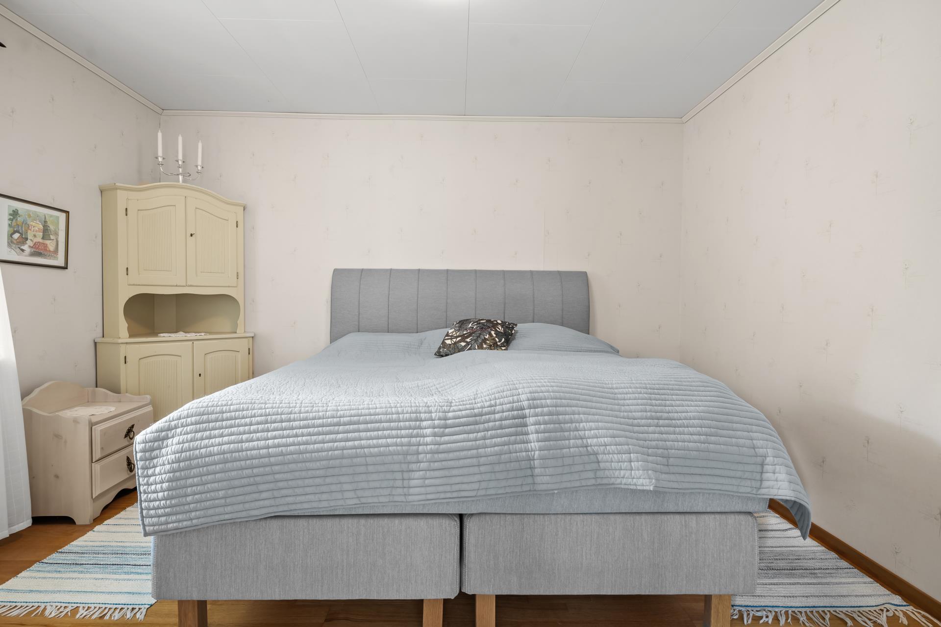 Välkommen till Krokforsvägen – ett hem med lugn, rymd och lantlig charm!