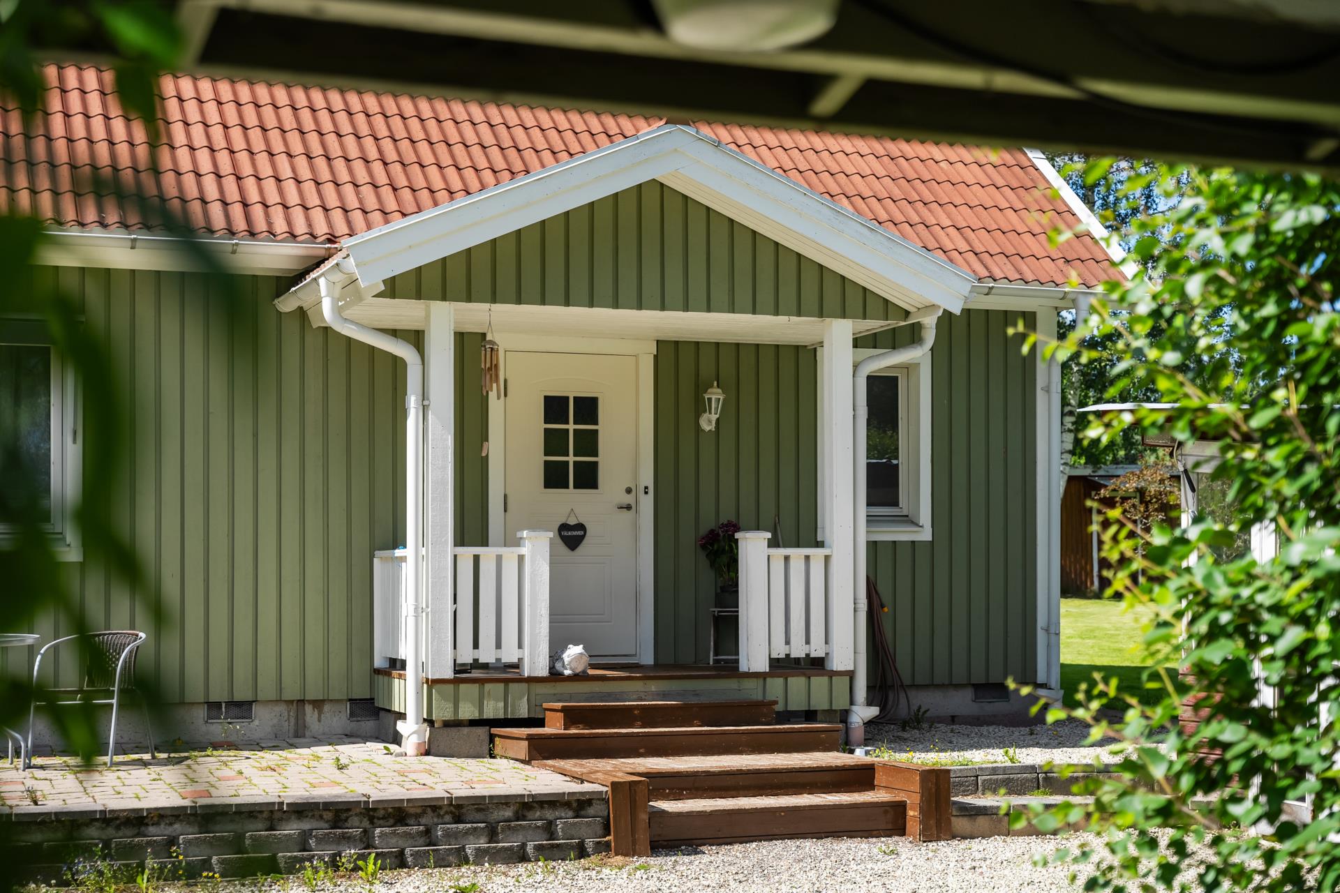 Välkommen till Krokforsvägen – ett hem med lugn, rymd och lantlig charm!