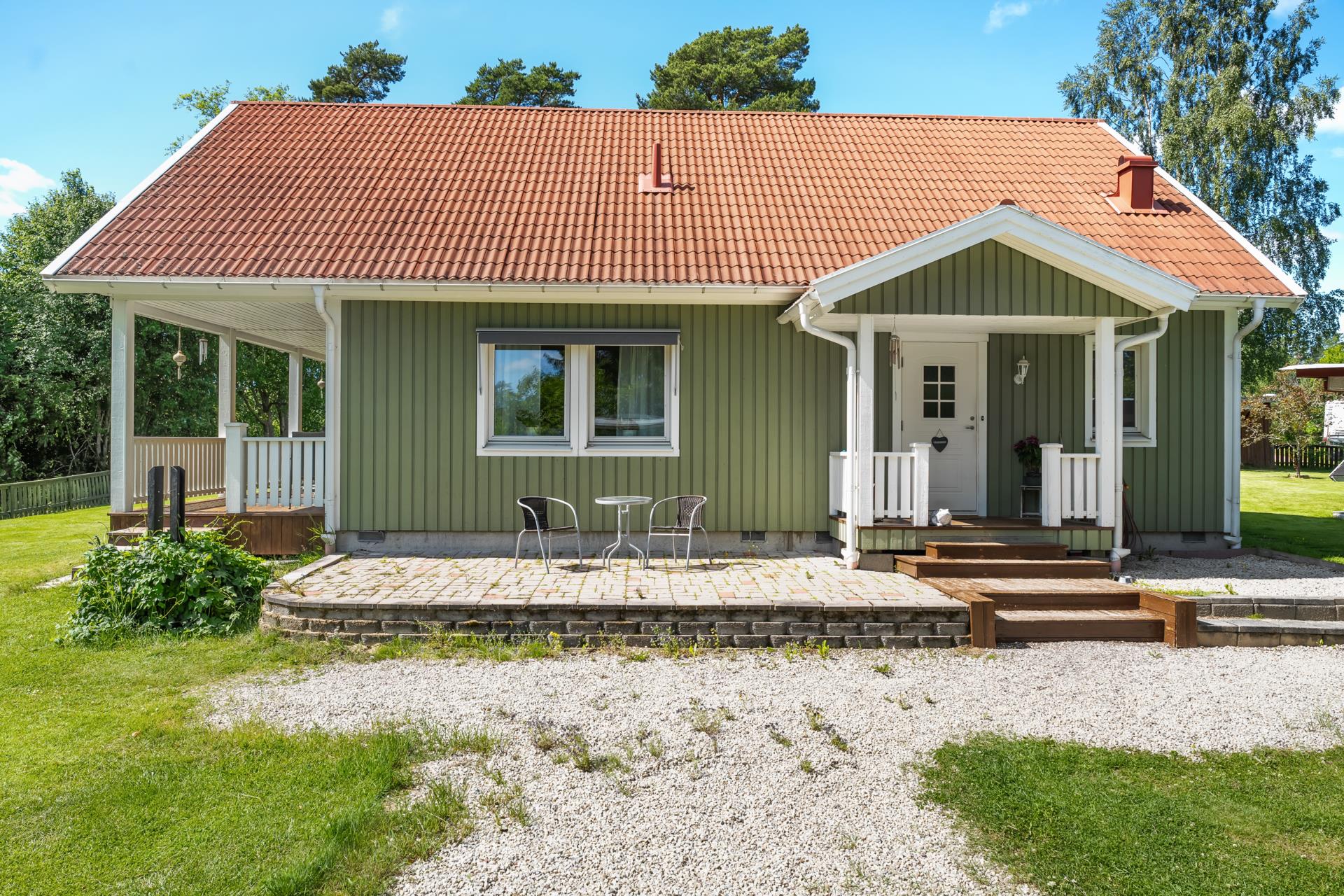 Välkommen till Krokforsvägen – ett hem med lugn, rymd och lantlig charm!