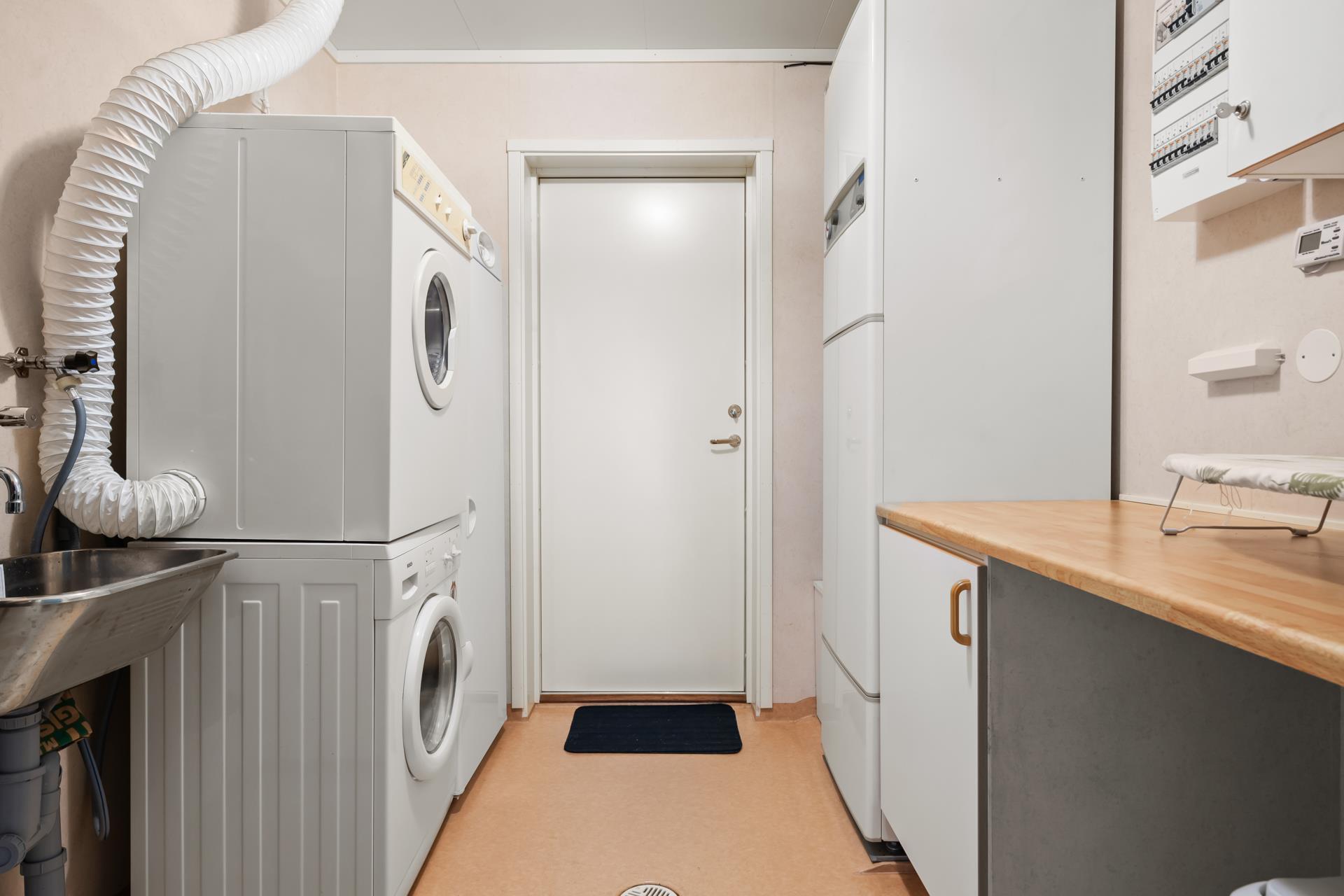 Välkommen till Krokforsvägen – ett hem med lugn, rymd och lantlig charm!