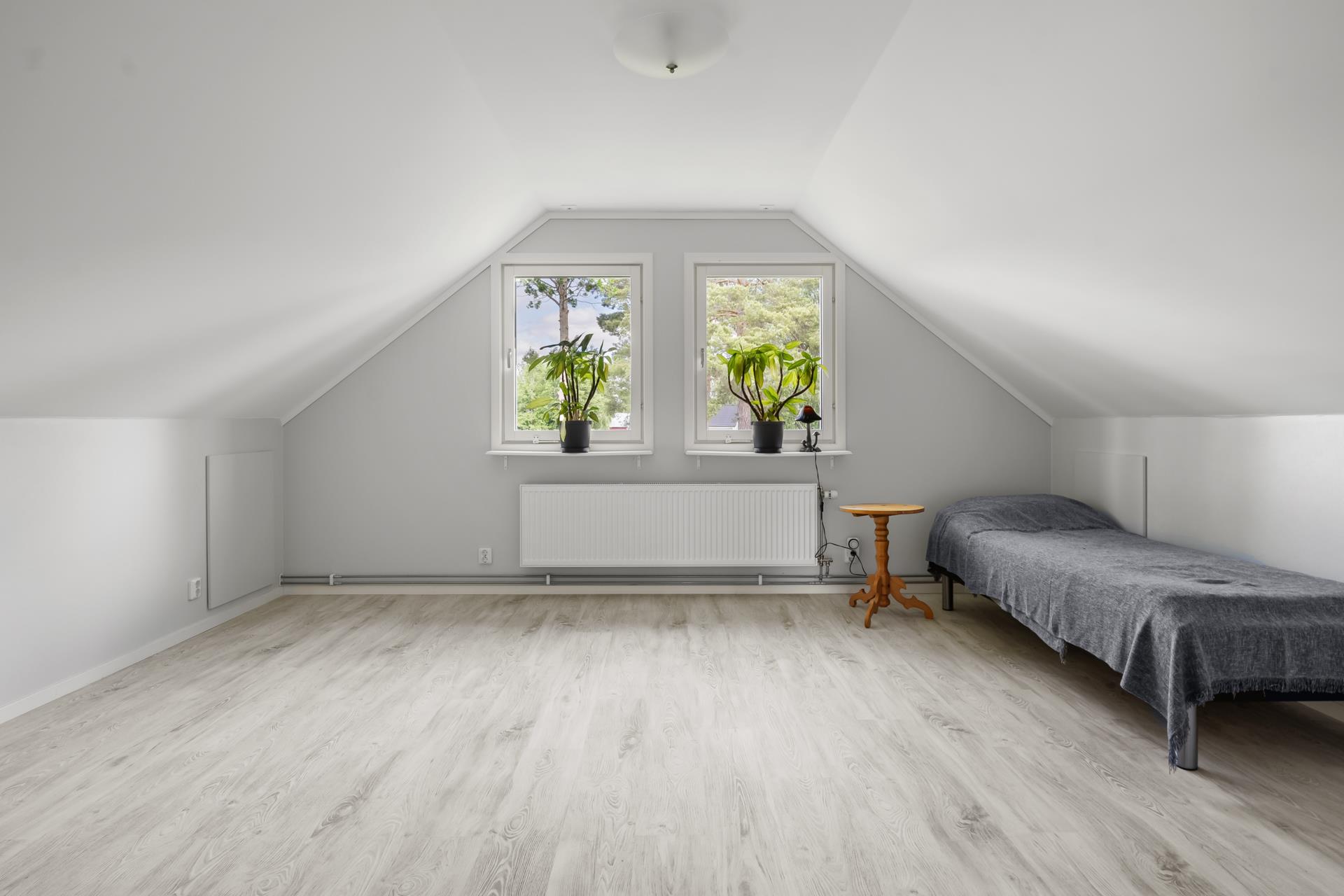 Välkommen till Krokforsvägen – ett hem med lugn, rymd och lantlig charm!