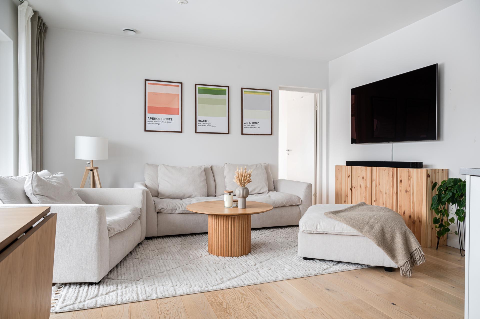 Inglasad balkong och havsutsikt