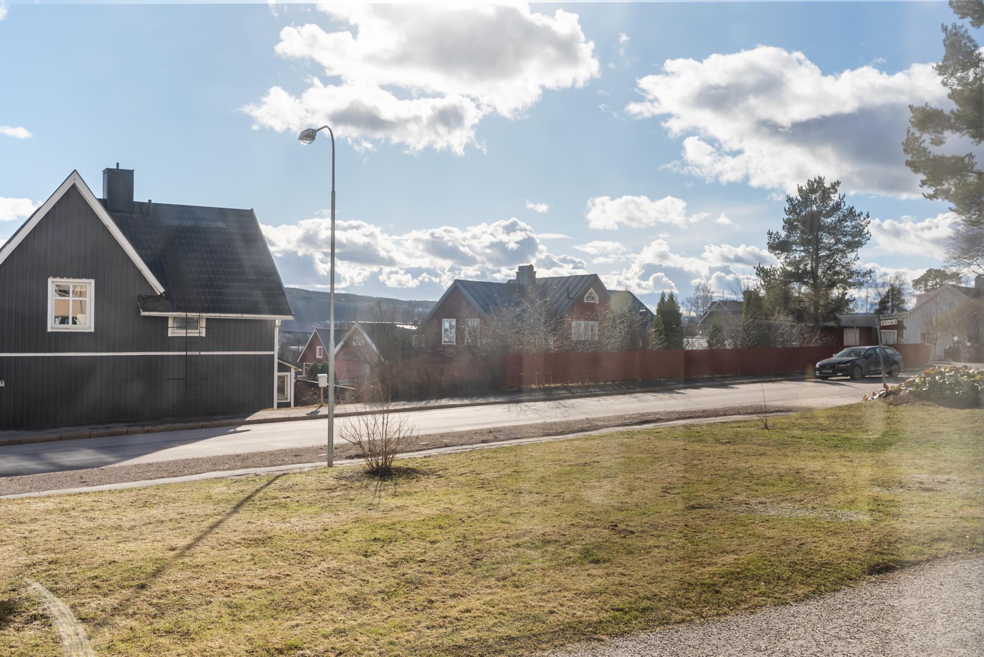 Stor och välplanerad etta med inglasad balkong