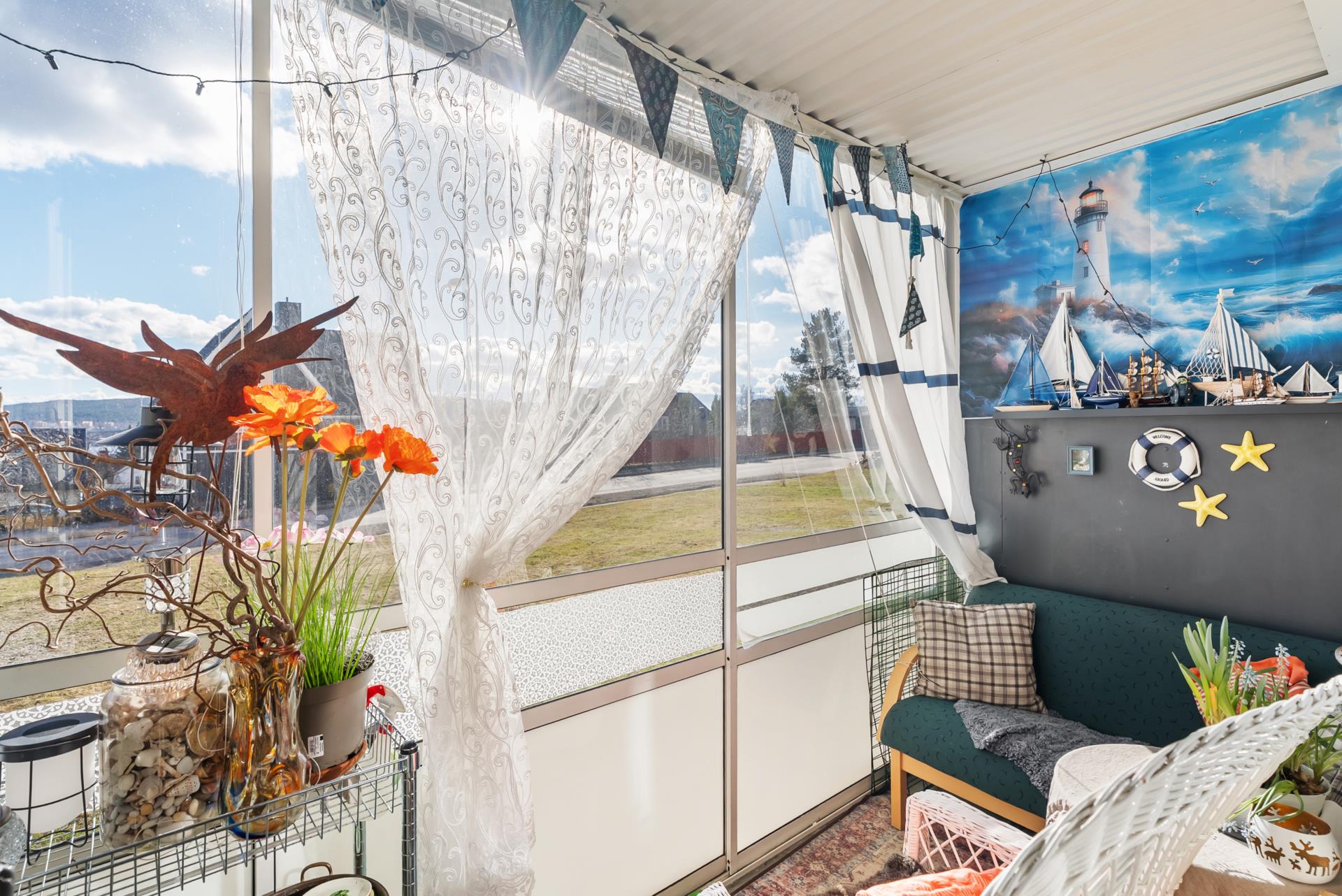 Stor och välplanerad etta med inglasad balkong