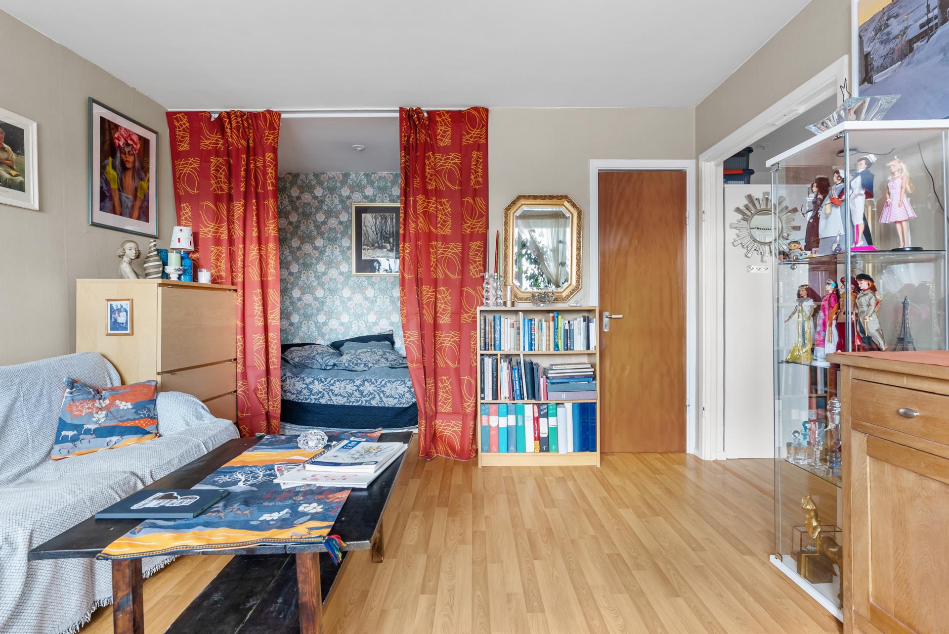 Stor och välplanerad etta med inglasad balkong