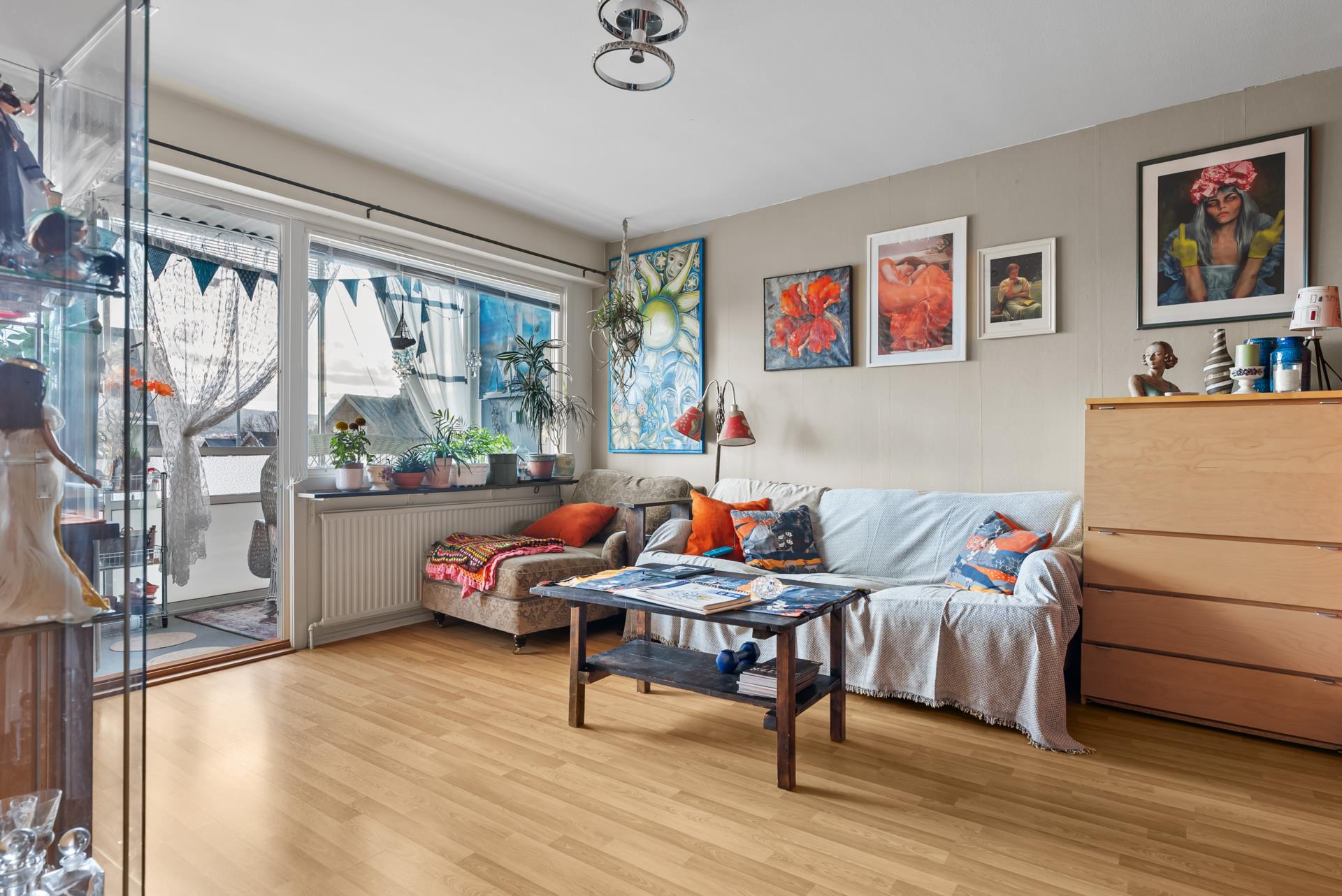 Stor och välplanerad etta med inglasad balkong