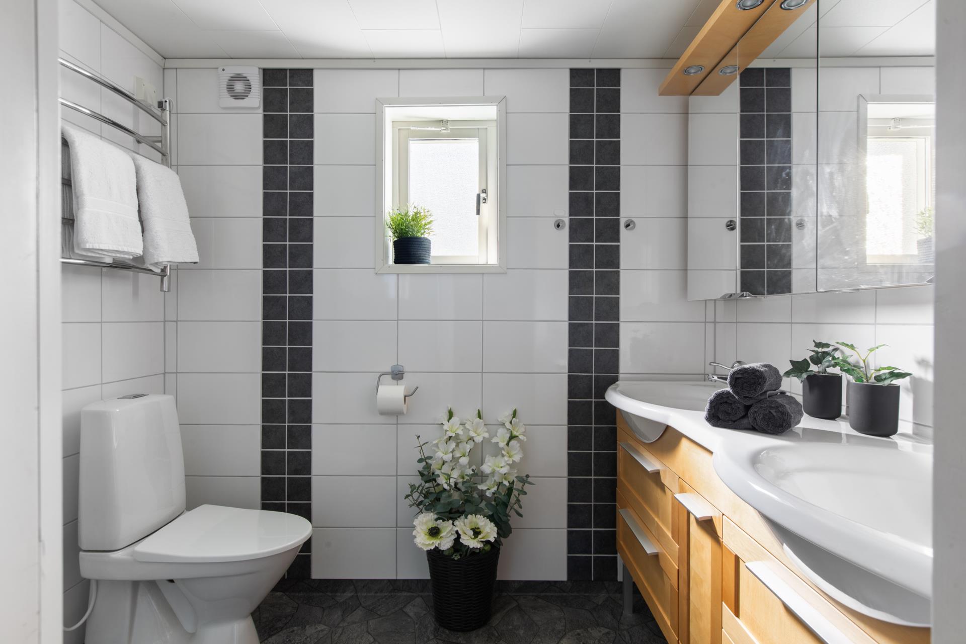 Välkommen till ett unikt och välskött hem i hjärtat av Njurundabommen