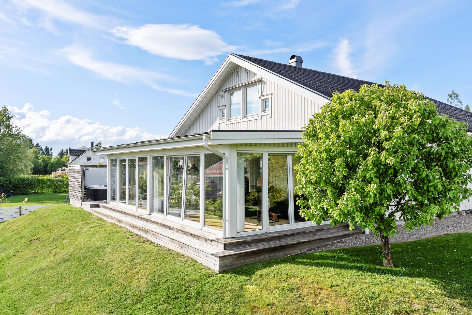 Modern familjevilla i populärt område