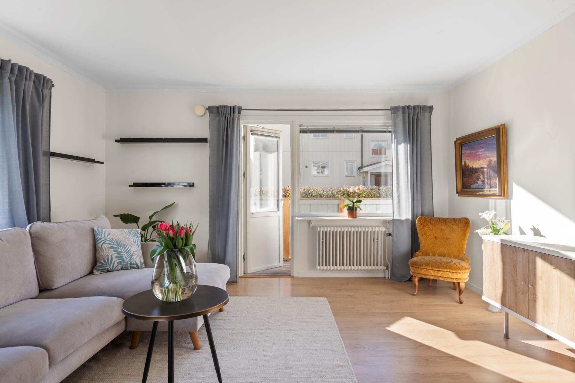 Ljus och rymlig tvåa med uteplats!