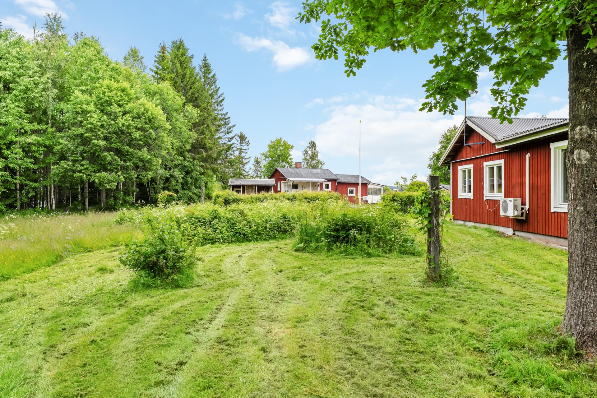 Charmigt fritidshus med närhet till strand och badplats!