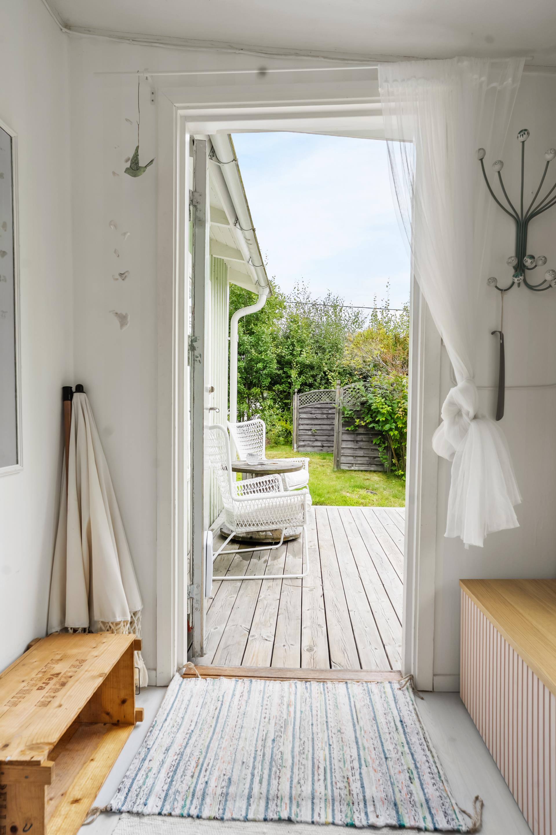 Charmigt fritidshus med lummig omgivning och närhet till sjö!