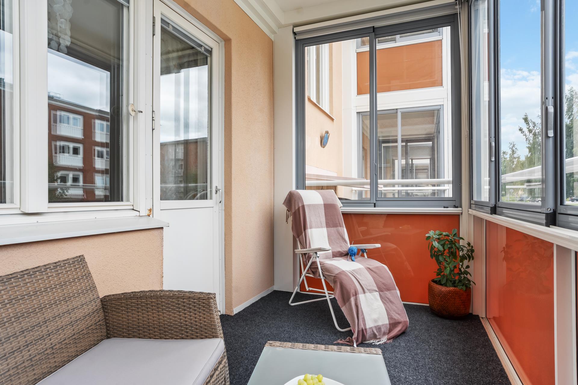 Ljus och välplanerad gaveltvåa – endast en halv trappa upp!