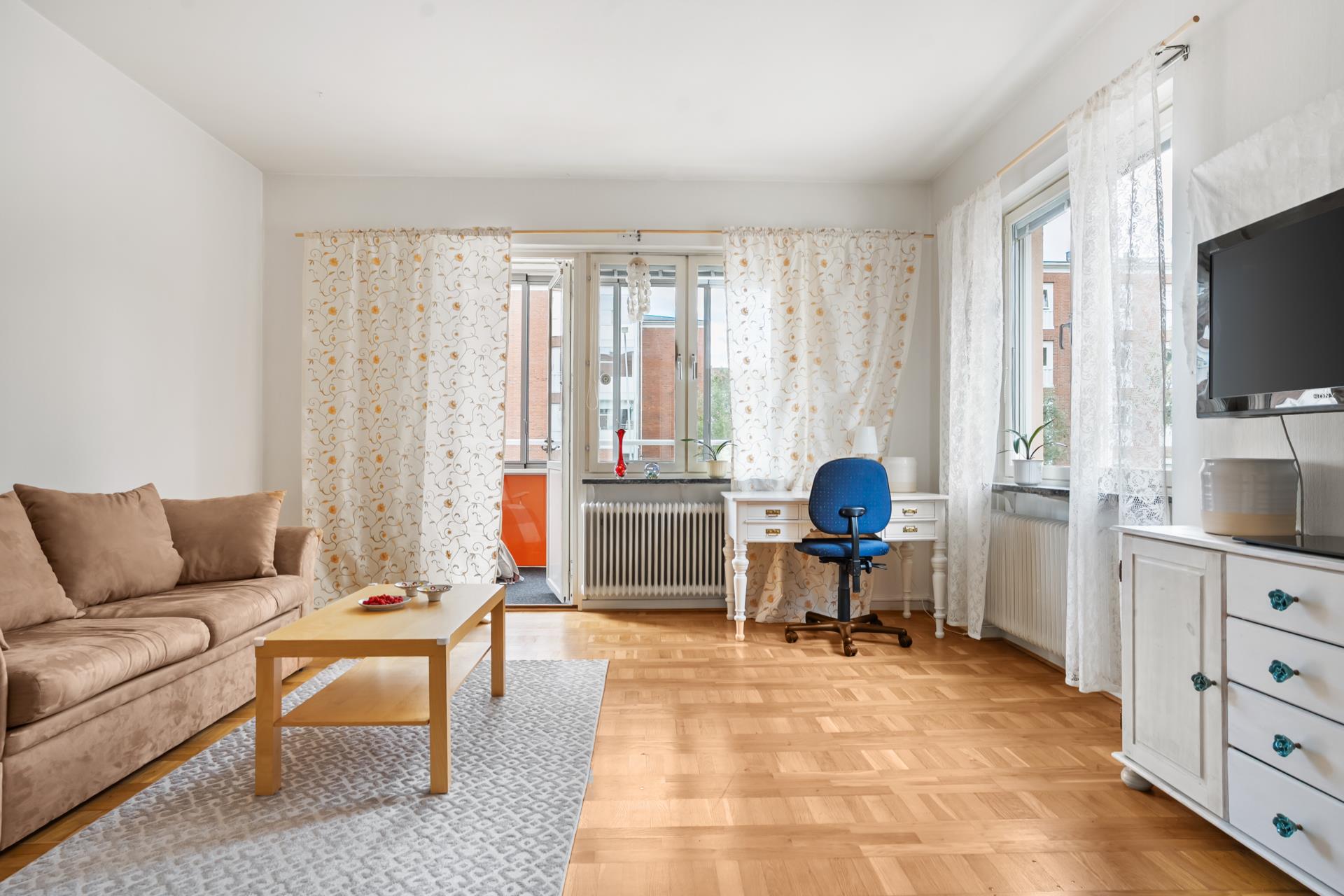 Ljus och välplanerad gaveltvåa – endast en halv trappa upp!