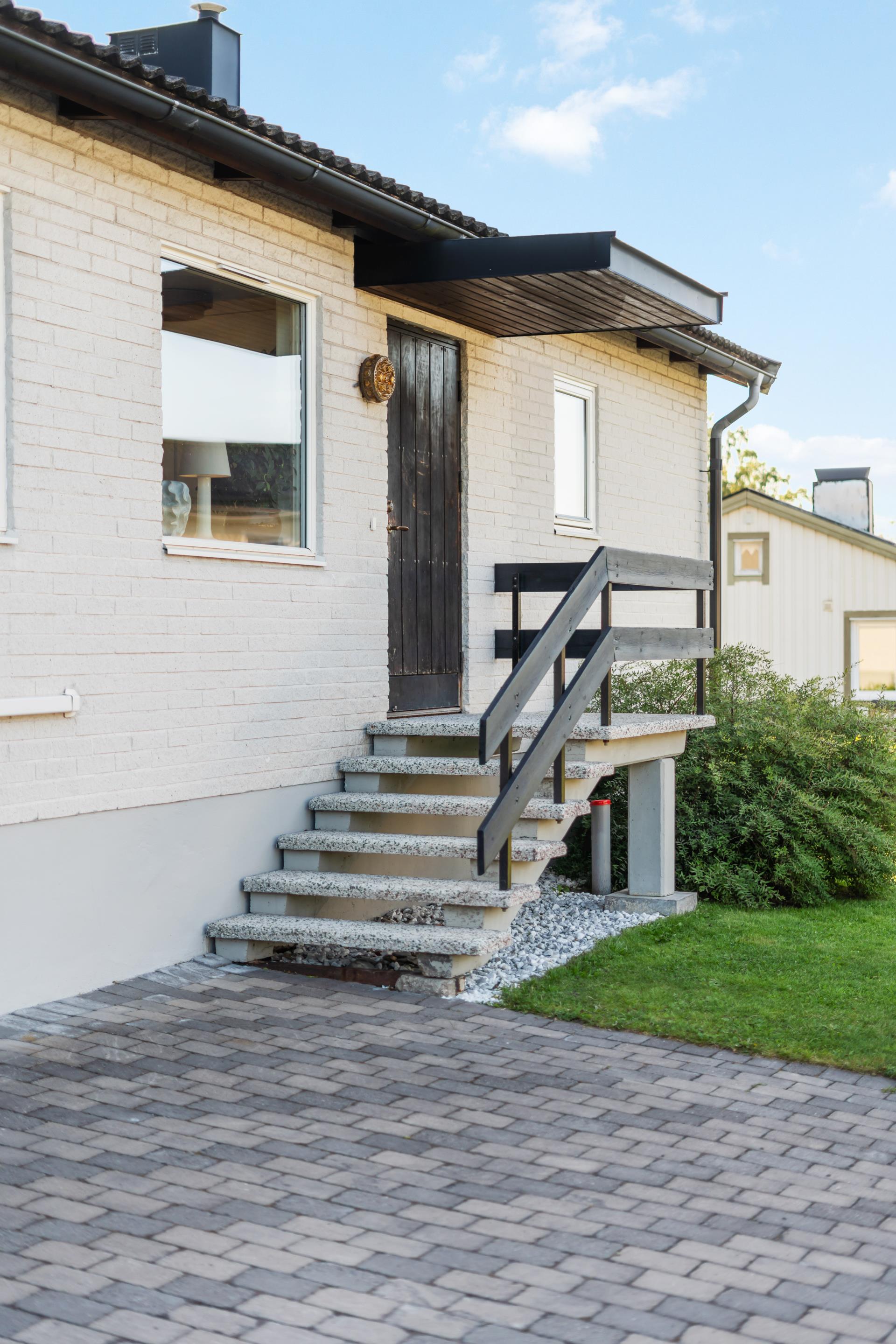 Välskött villa med gavelläge och trivsam planlösning!