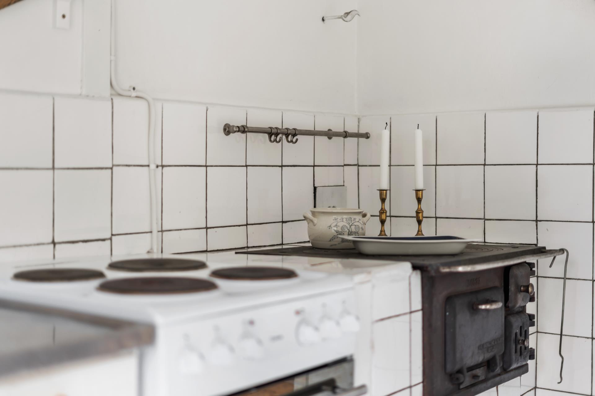 Charmigt fritidshus med lummig omgivning och närhet till sjö!