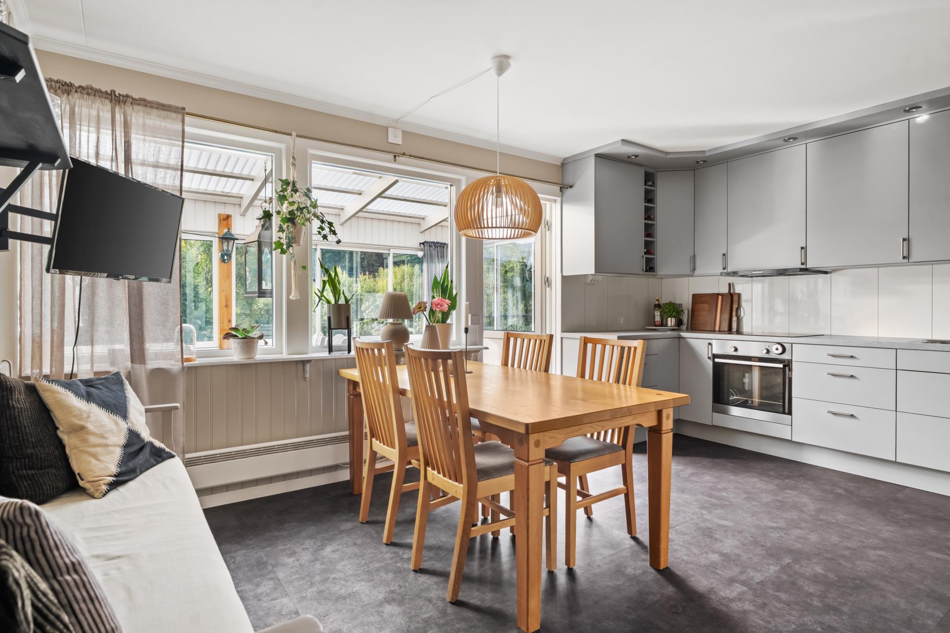 Trivsamt hus med lummigt läge