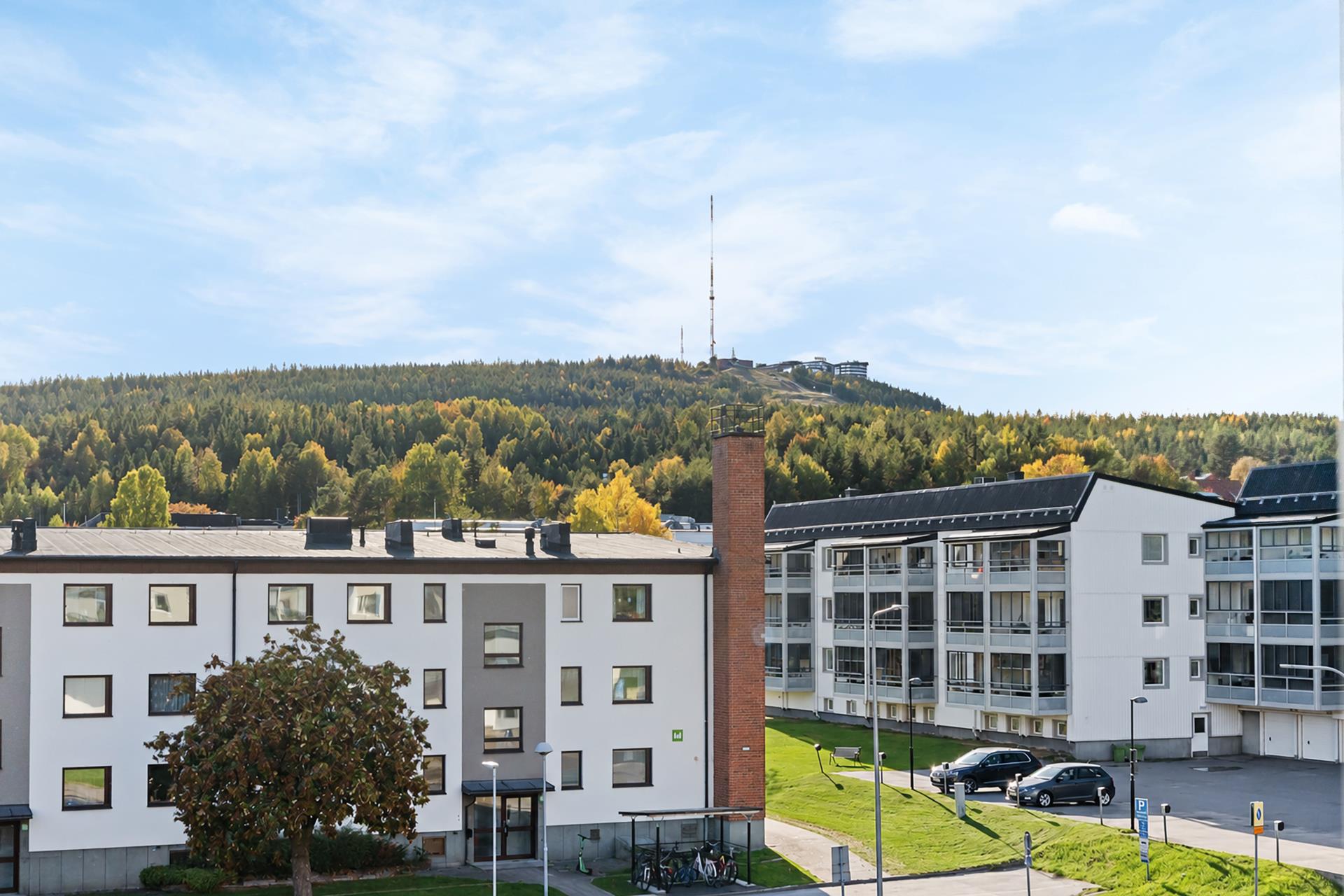 Ljus och välplanerad tvåa med stor inglasad balkong!