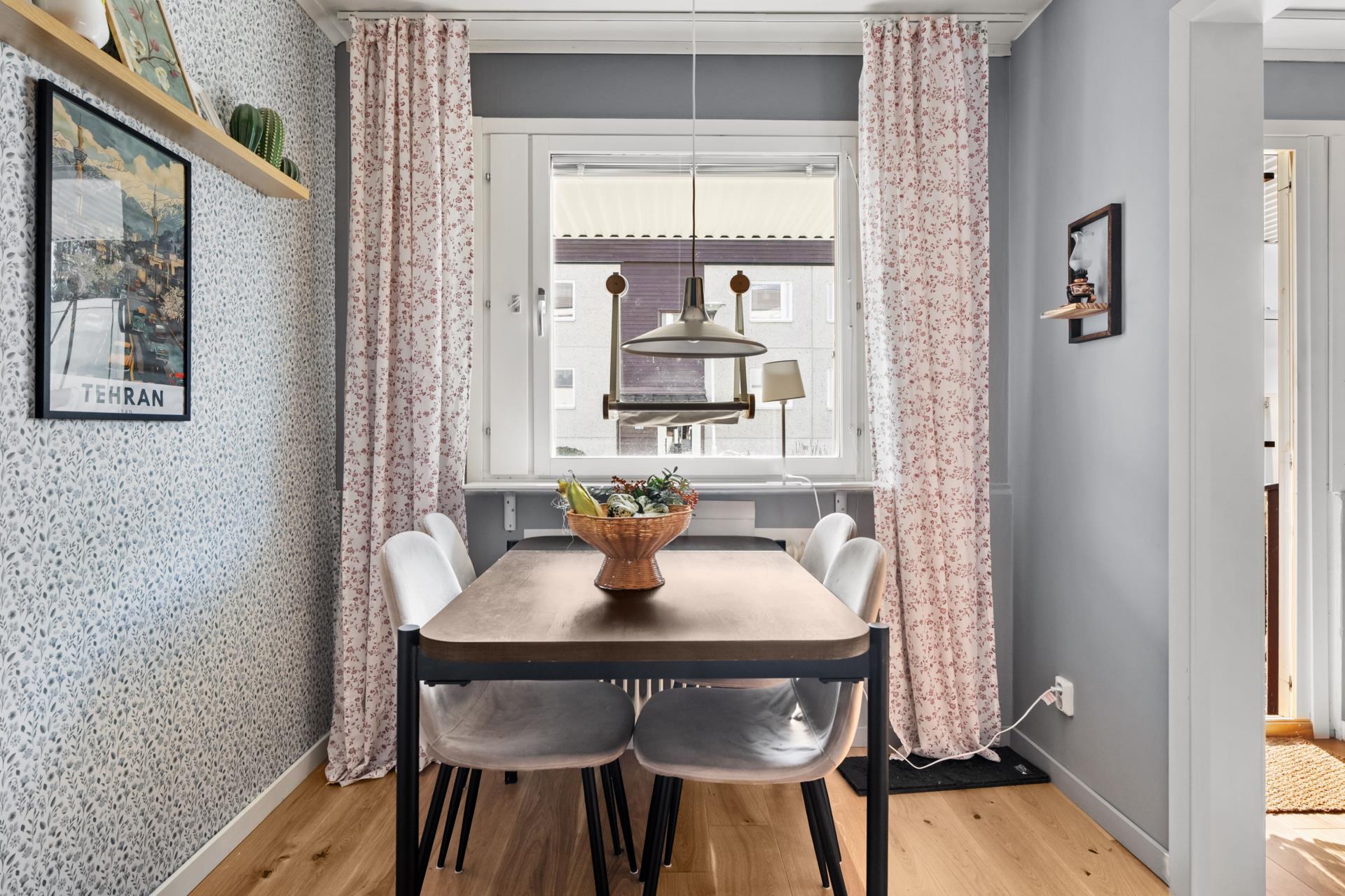 Välplanerad och trivsam tvåa om 62 kvm i markplan!