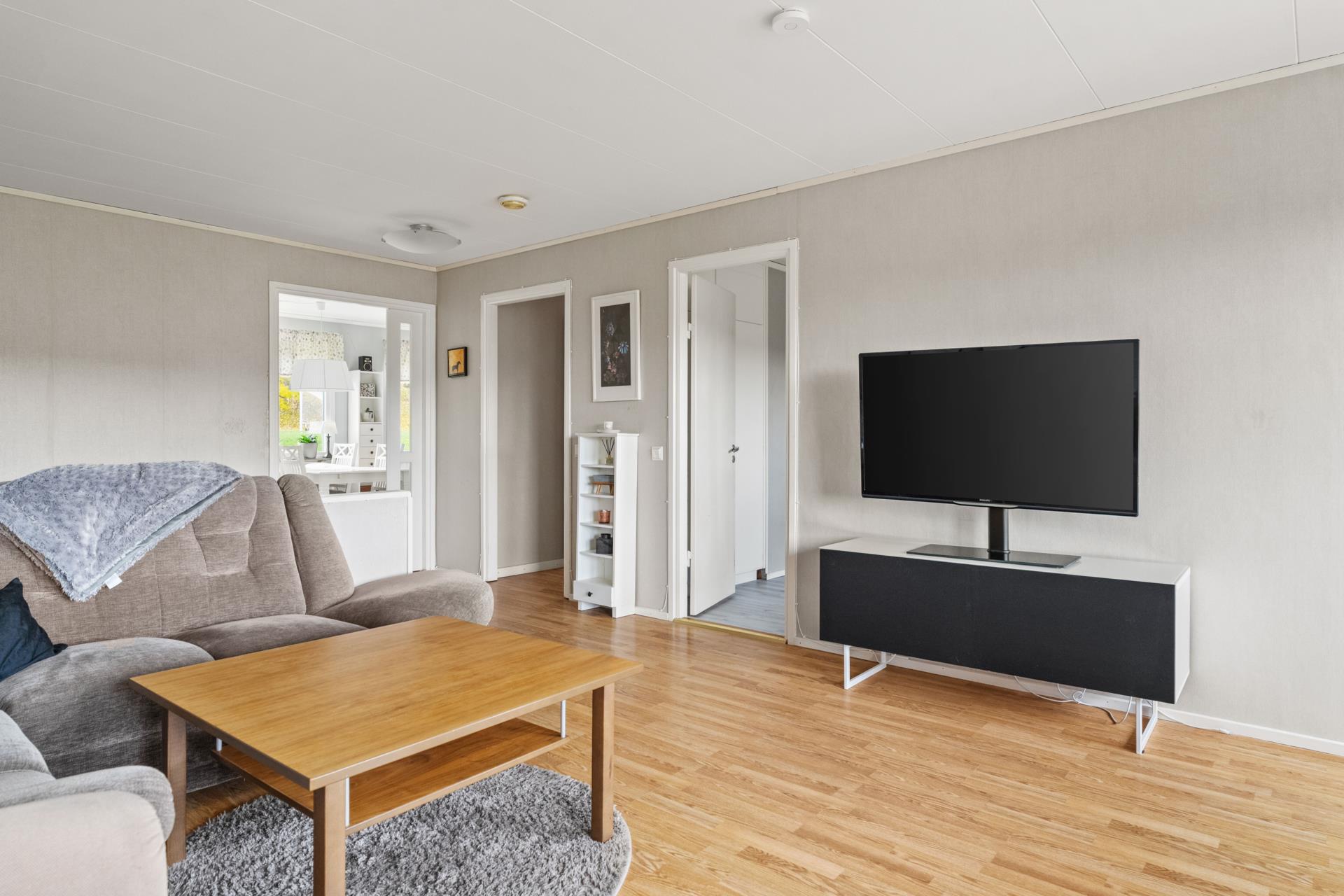 Lättskött familjeboende med soliga uteplatser och naturen nära!