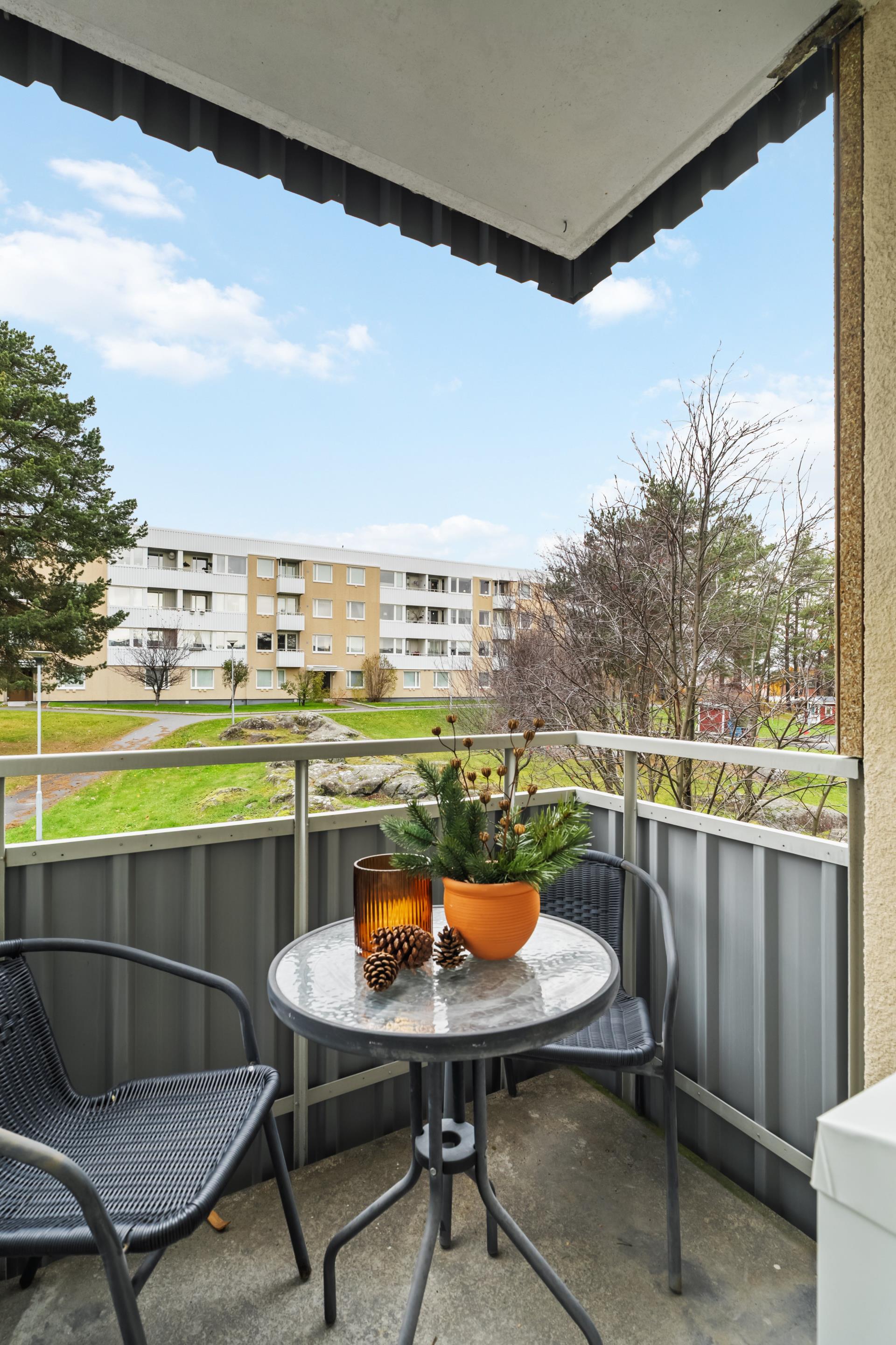Tvåa med stor potential och balkong i attraktivt läge!
