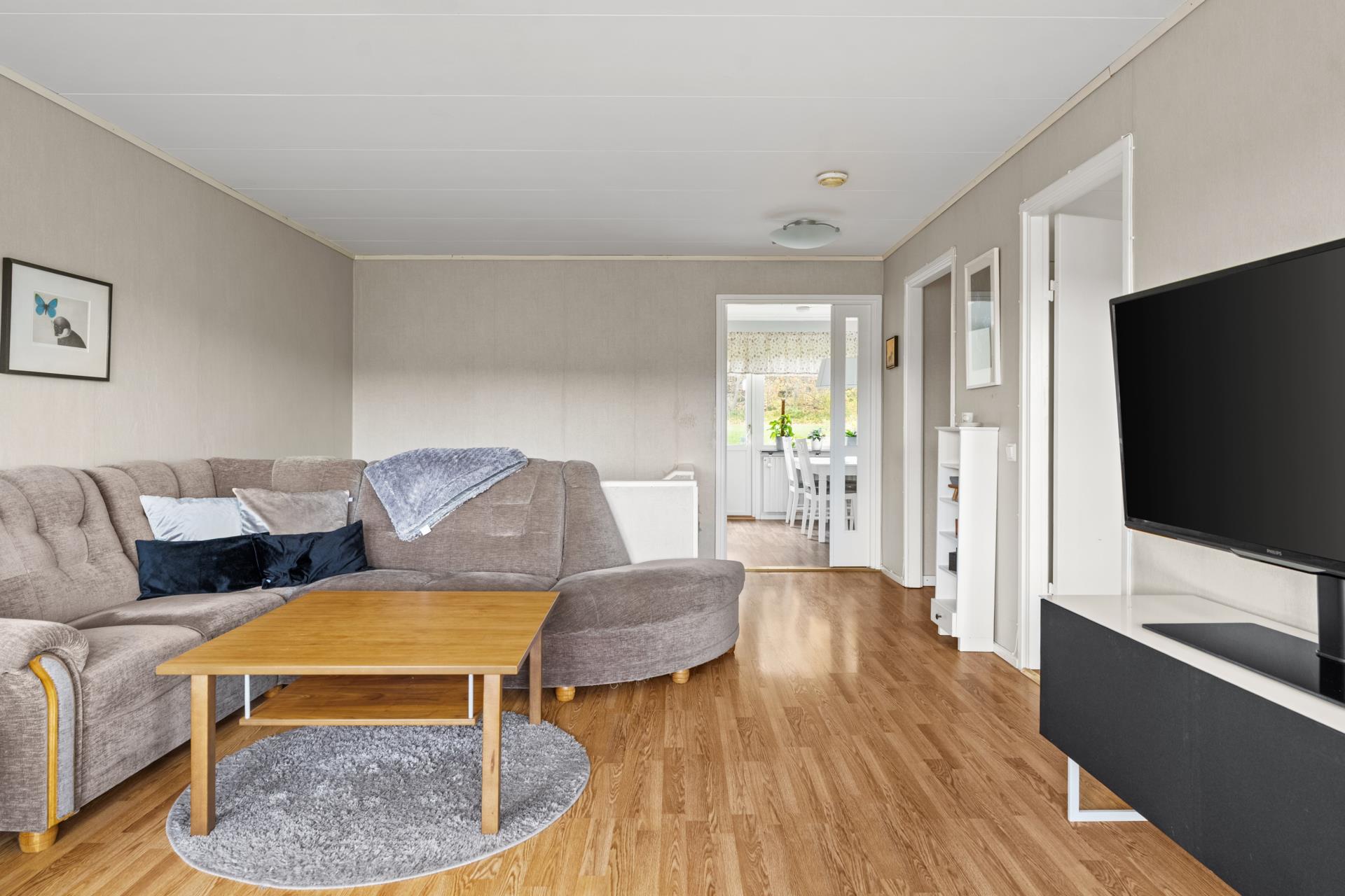 Lättskött familjeboende med soliga uteplatser och naturen nära!
